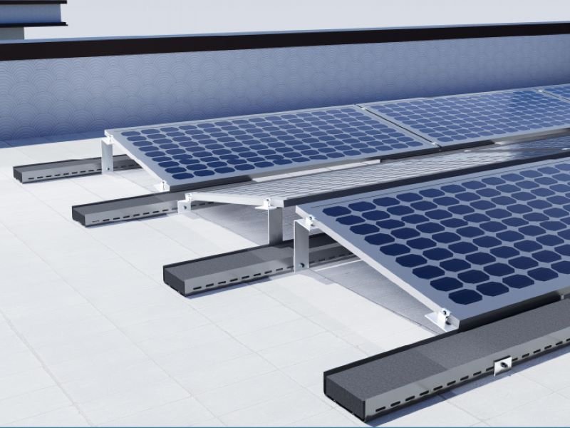 Wie installiert man Solarmodule auf einem Flachdach? (A)